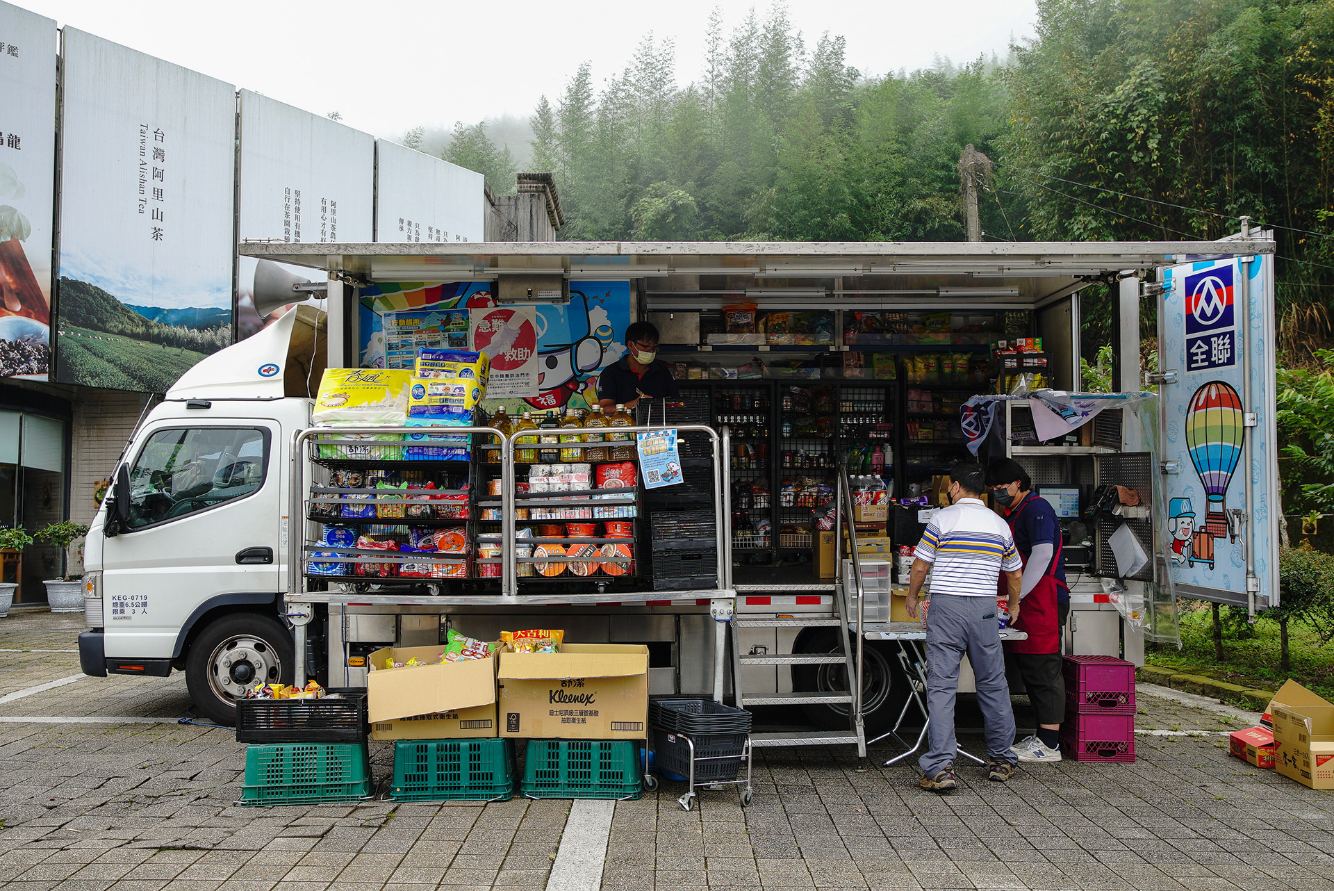 truck with convenience store